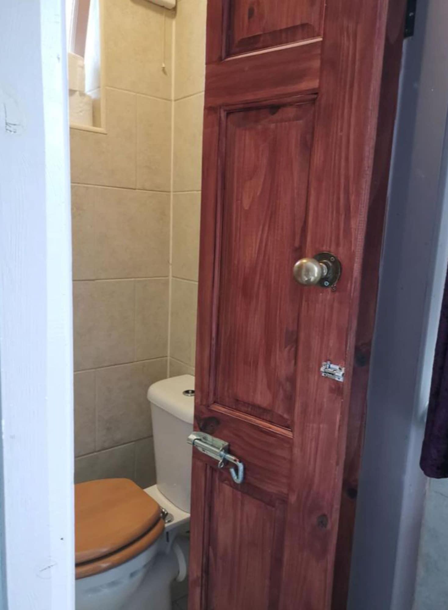 OYO Swan Inn Stanwell Zewnętrze zdjęcie
