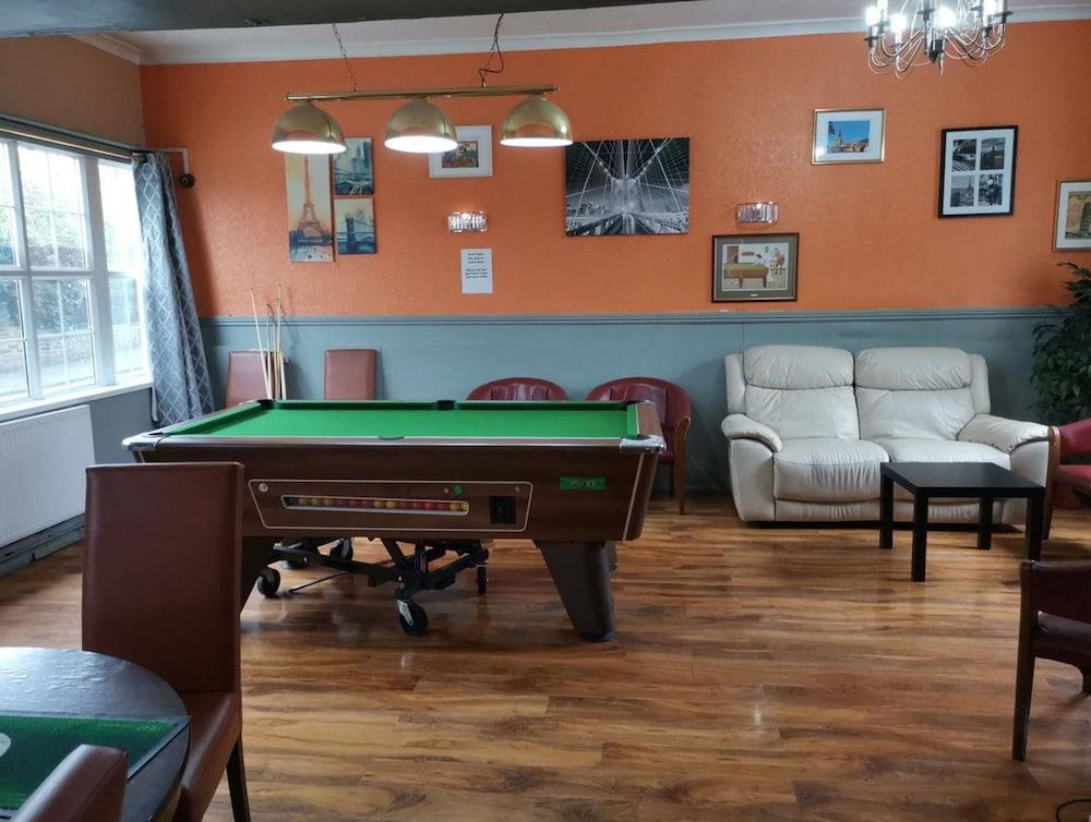 OYO Swan Inn Stanwell Zewnętrze zdjęcie
