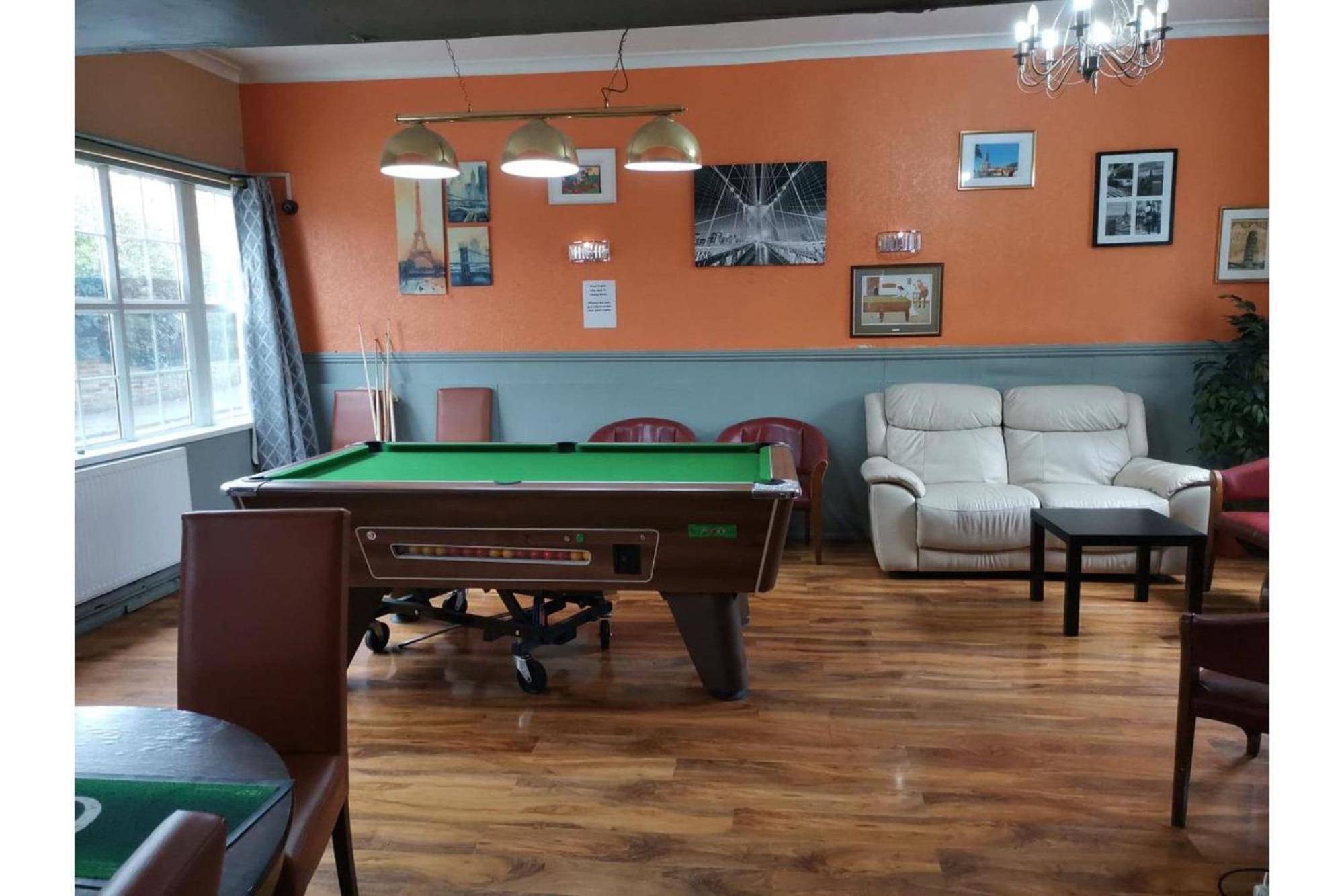 OYO Swan Inn Stanwell Zewnętrze zdjęcie