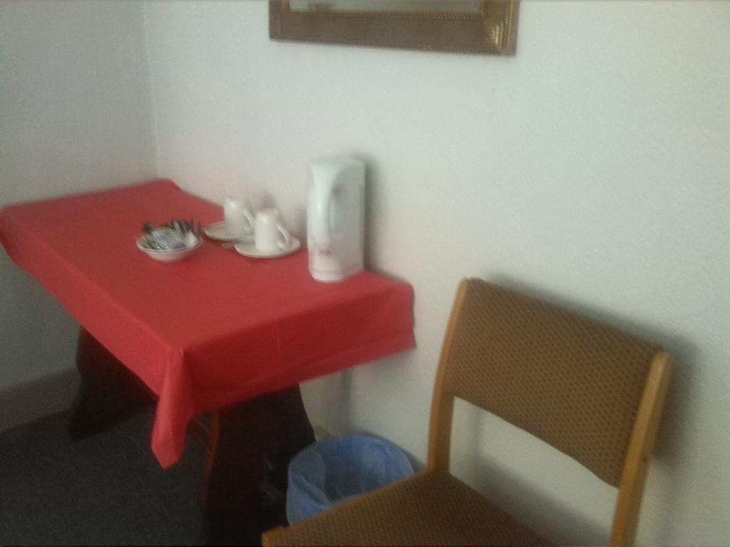 OYO Swan Inn Stanwell Pokój zdjęcie