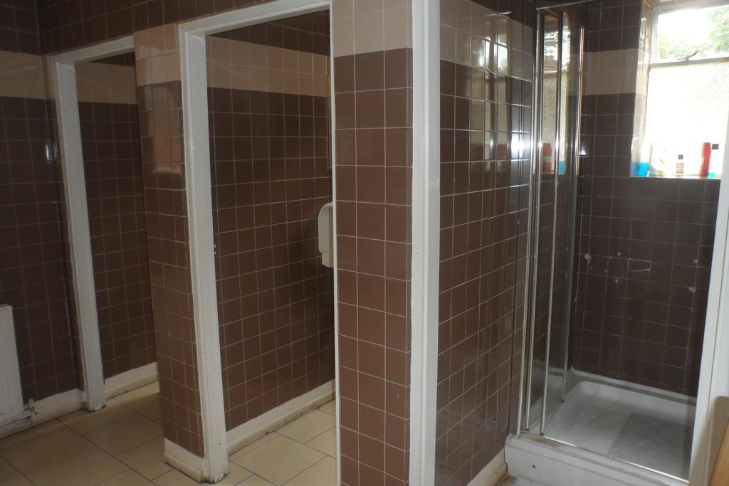 OYO Swan Inn Stanwell Zewnętrze zdjęcie